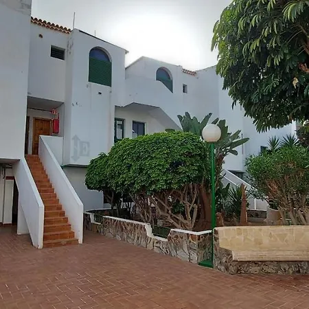 1 Bed - Sleeps 2 - Pool - Parking *