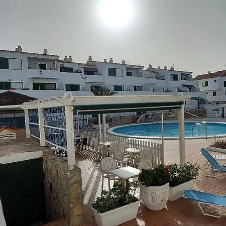Immaculate 1-bed In E308 * 아로나