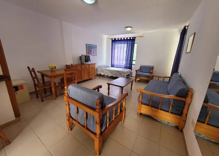 1 Bed - Sleeps 2 - Pool - Parking