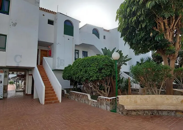 1 Bed - Sleeps 2 - Pool - Parking *