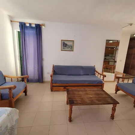 1 Bed - Sleeps 2 - Pool - Parking