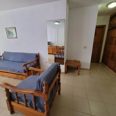 1 Bed - Sleeps 2 - Pool - Parking *