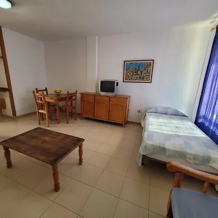 Apartament 1 Bed - Sleeps 2 - Pool - Parking *