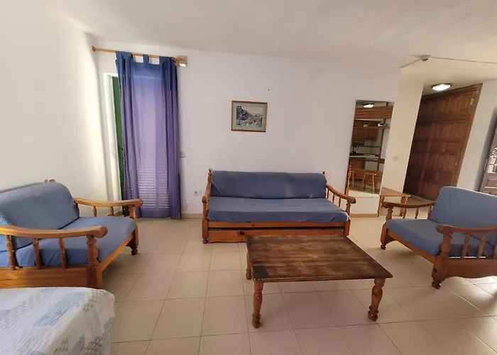 1 Bed - Sleeps 2 - Pool - Parking