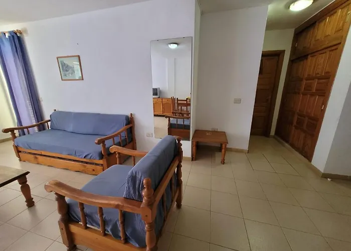 1 Bed - Sleeps 2 - Pool - Parking *