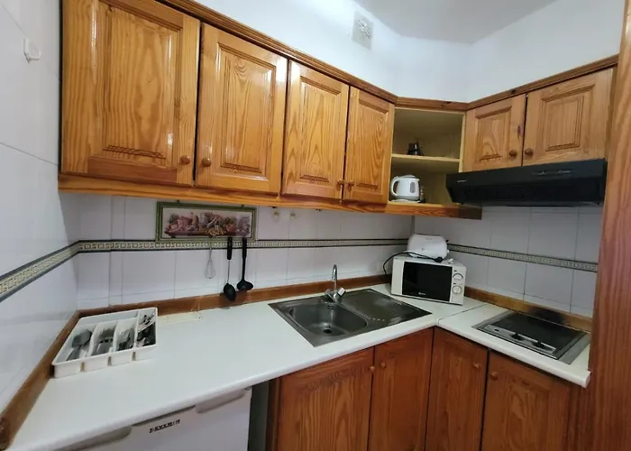 1 Bed - Sleeps 2 - Pool - Parking 阿罗纳