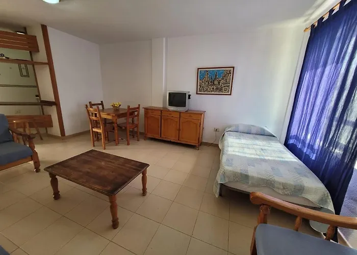 Apartman 1 Bed - Sleeps 2 - Pool - Parking *